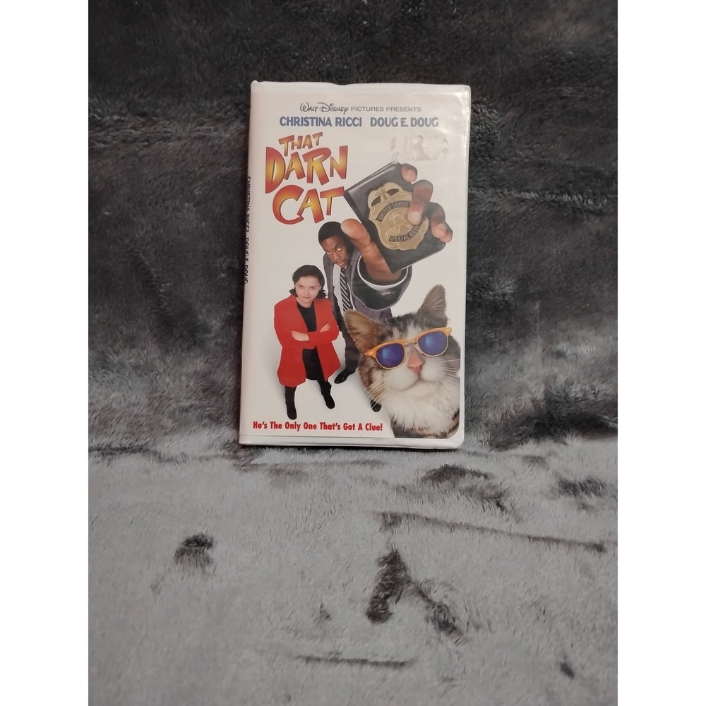 The Darn Cat Walt‎ Disney He's The Only One That's Got A Clue! Vhs